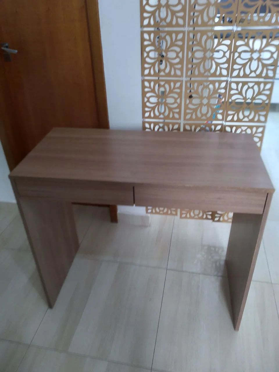 Escrivaninha em Madeira com 2 Gavetas