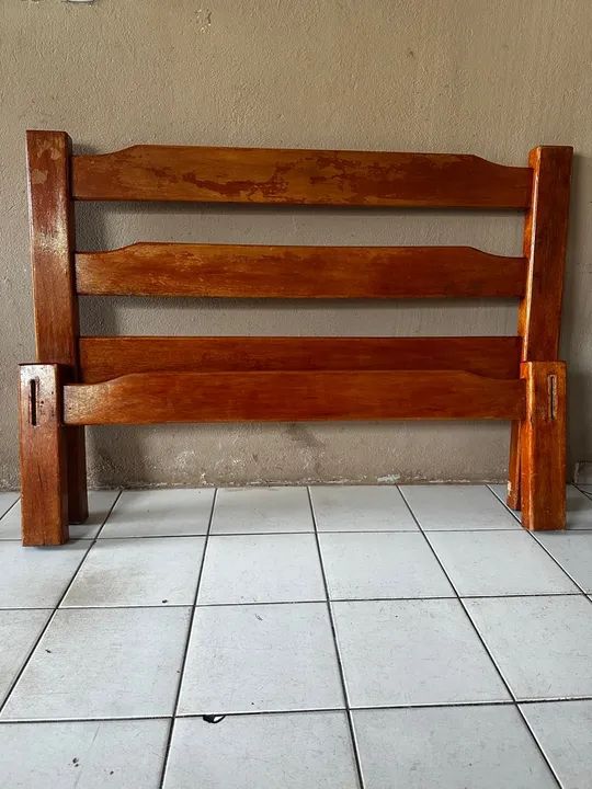 Cama de madeira maciça