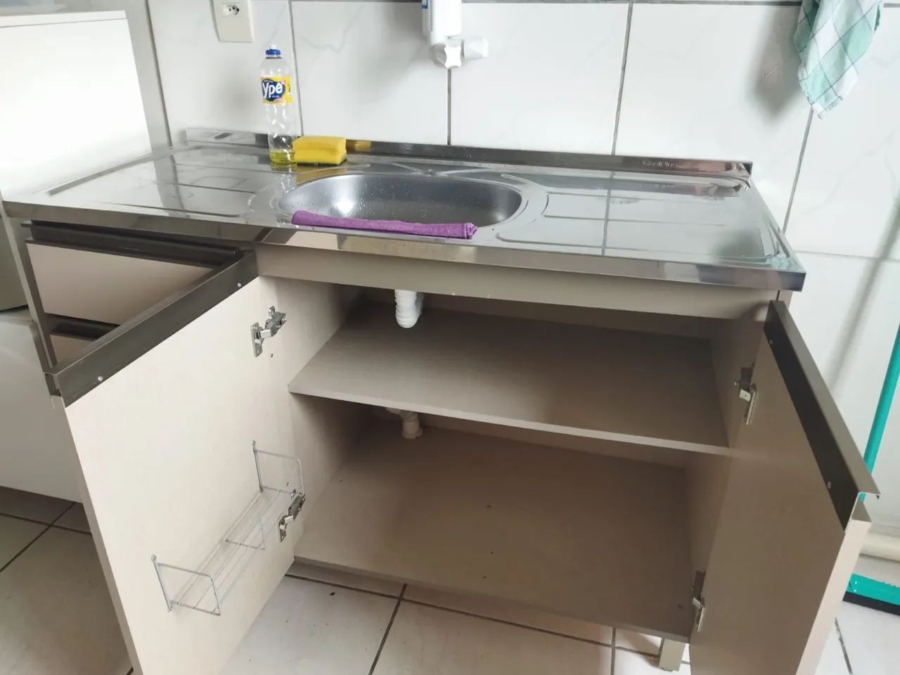 Mesa de Cozinha com Pia e Armários - Foto 3