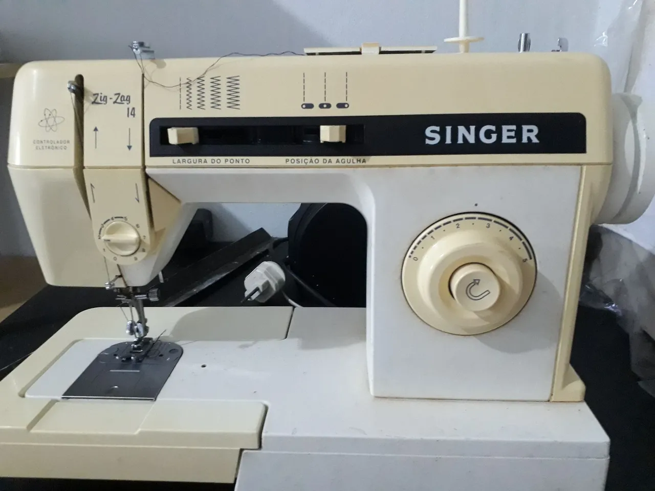 Máquina de Costura Singer Zig Zag 14