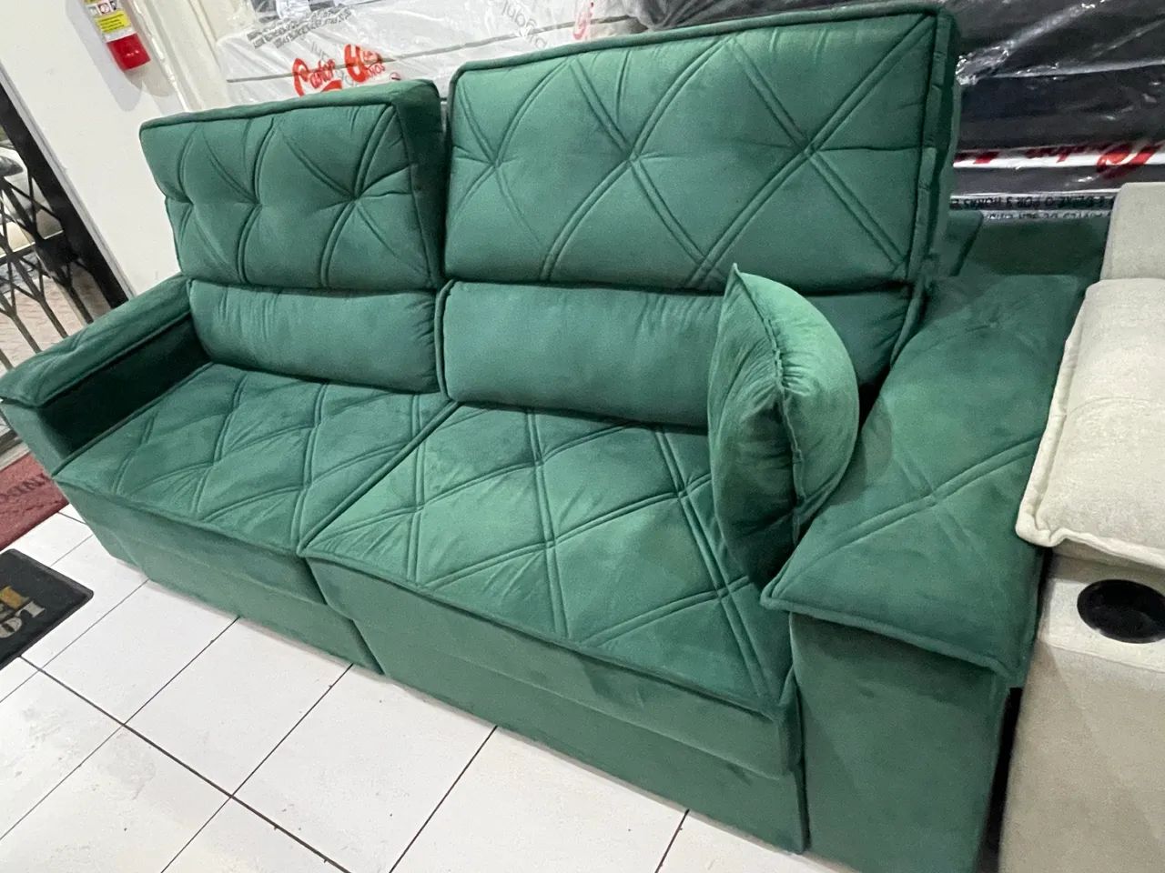 Sofá 2.50 mt verde retrátil e reclinável molas ensacadas  - Foto 3
