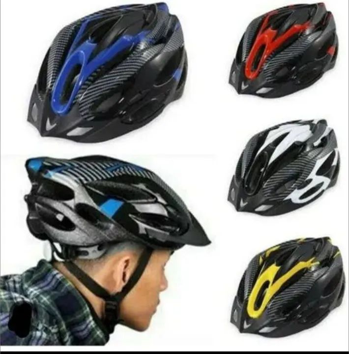 Capacete de Ciclistas ajustáveis com viseira.