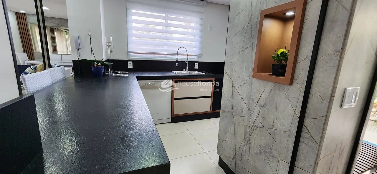 Incrível casa à venda com 4 dormitórios, uma jacuzzi, recém reformada em condomínio clube  - Foto 4