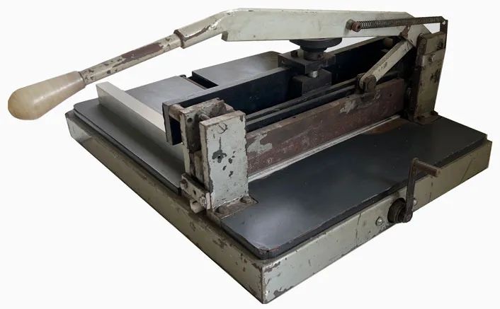 GUILHOTINA P PAPEL  35 CM BOCA
