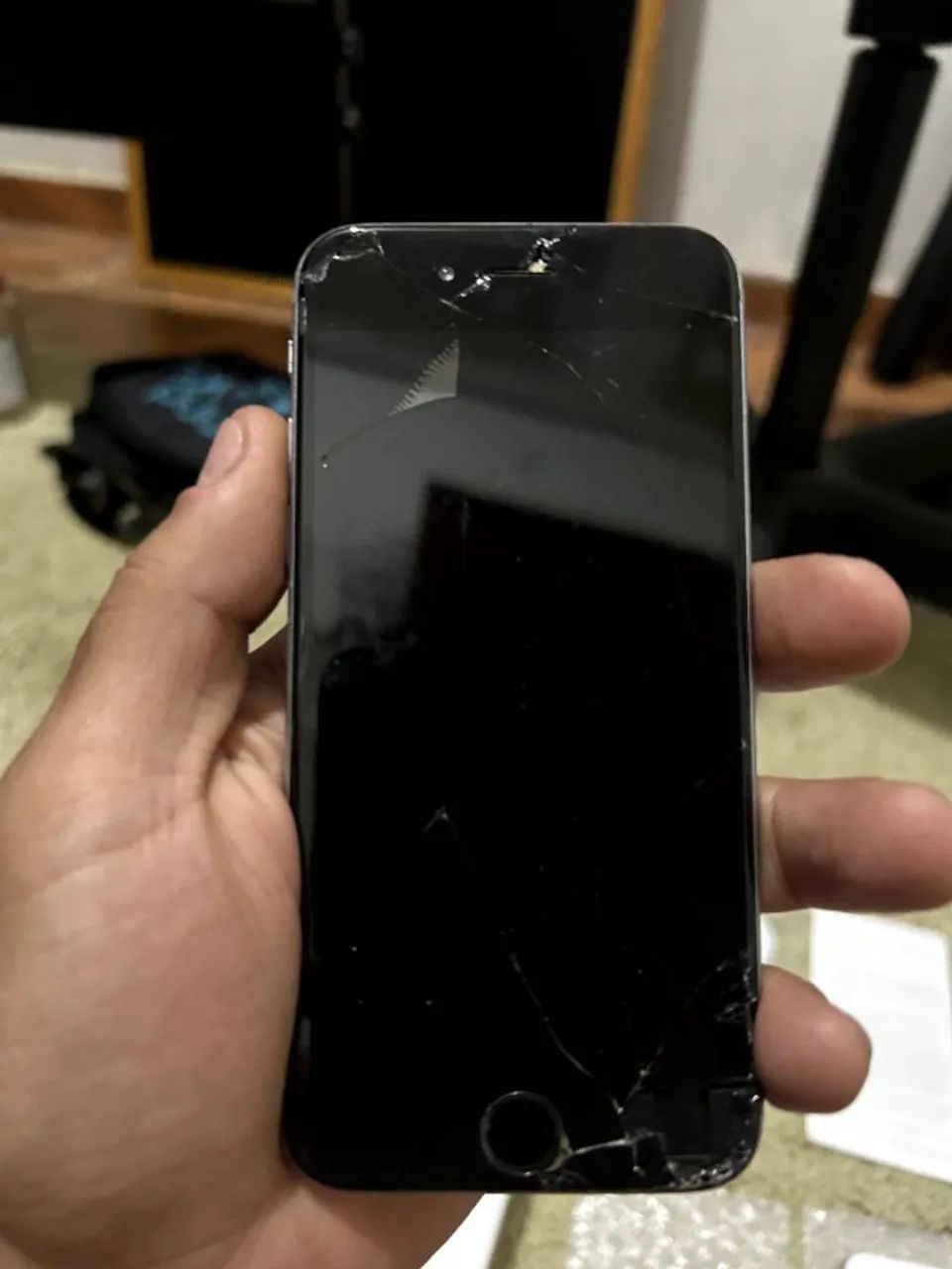 2 iPhones para Peças/Conserto - Modelos A1778 e A1688 - Foto 5