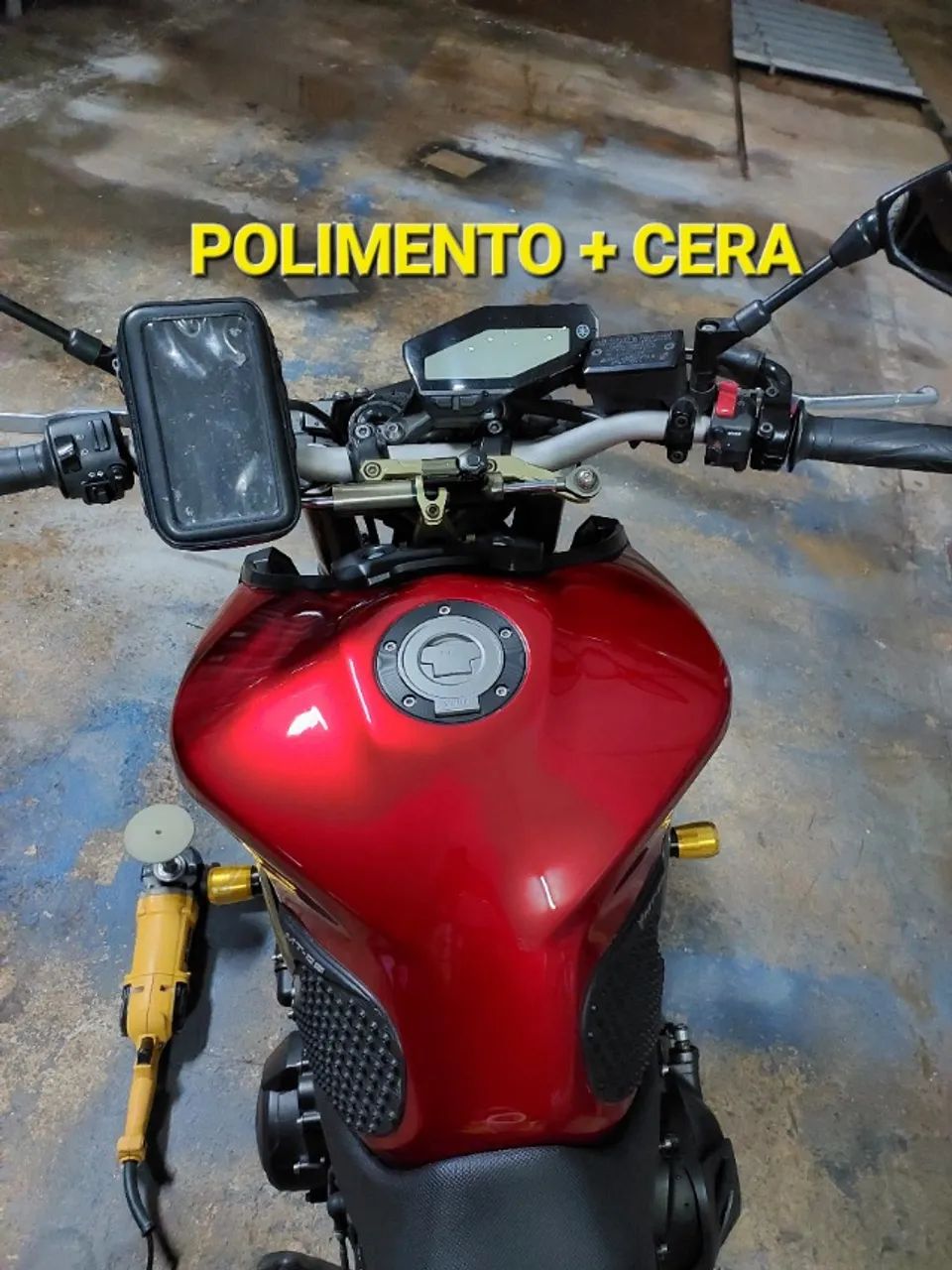 Polimento de moto
