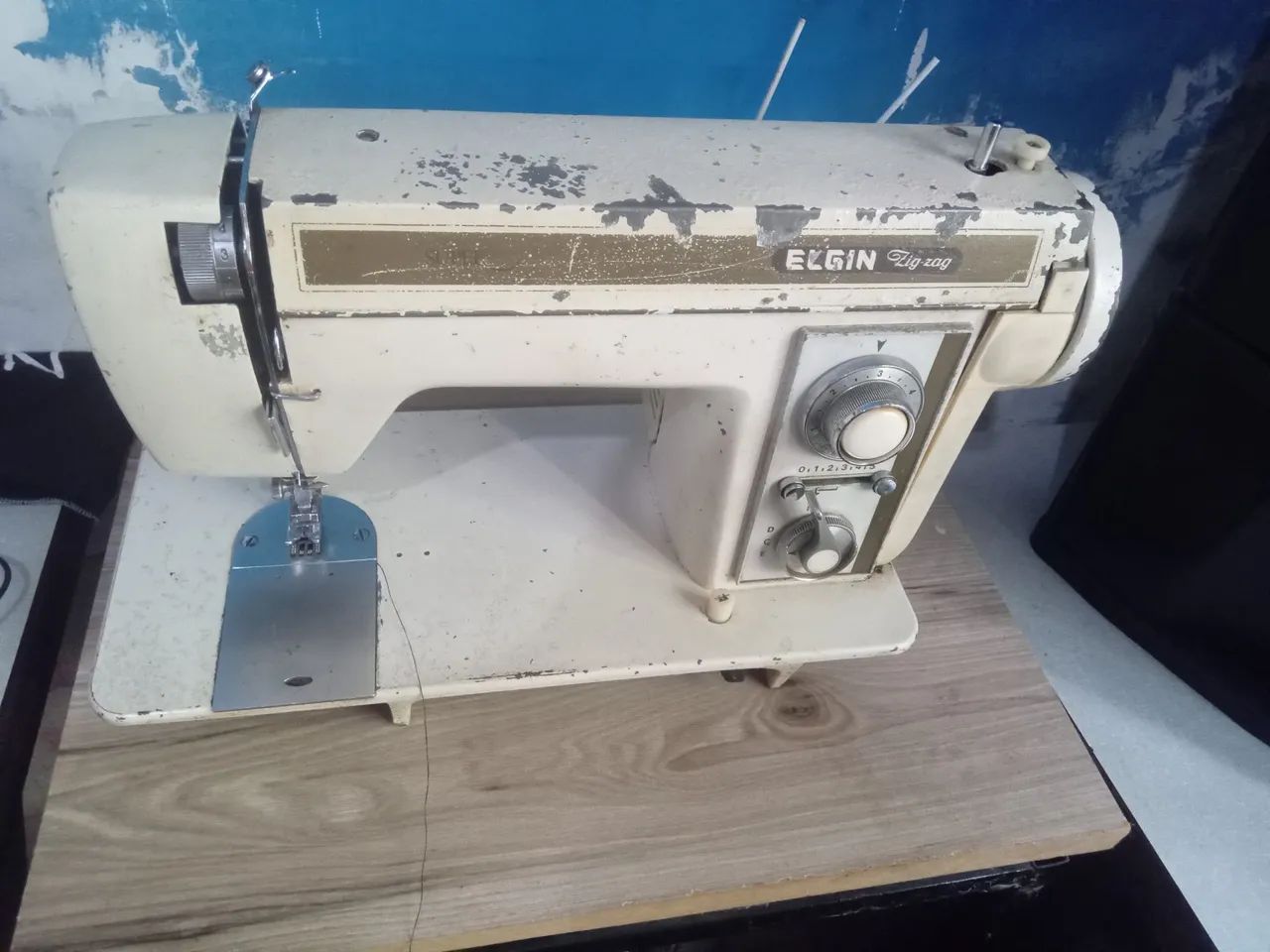 Máquina de Costura Elgin Zig Zag - Usada - Foto 2