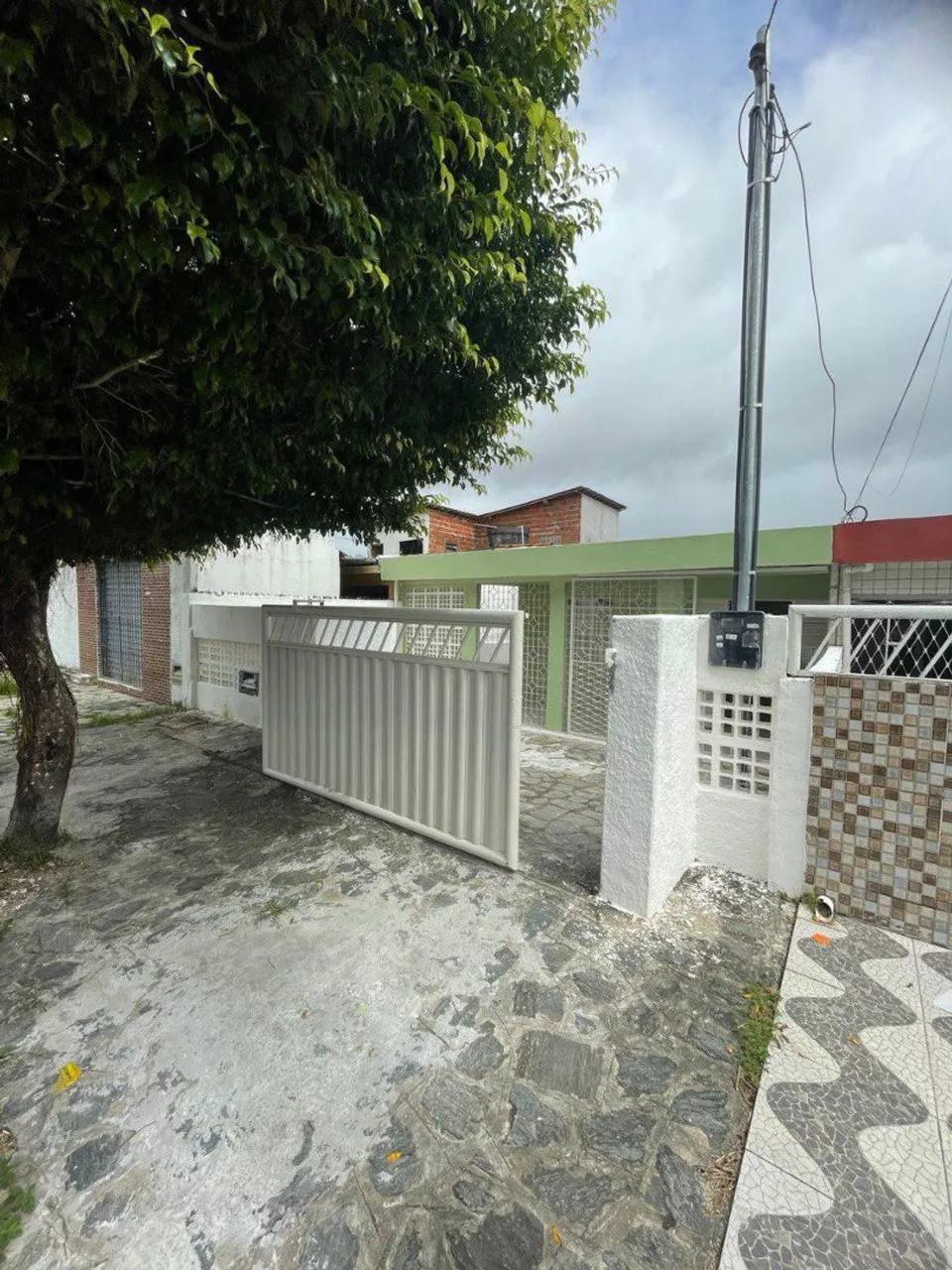 ALUGA-SE ÓTIMA CASA