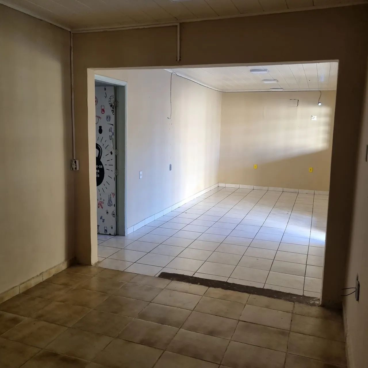 Casa central, com suíte e mais2 qtos. na Rua Ladario - Foto 4