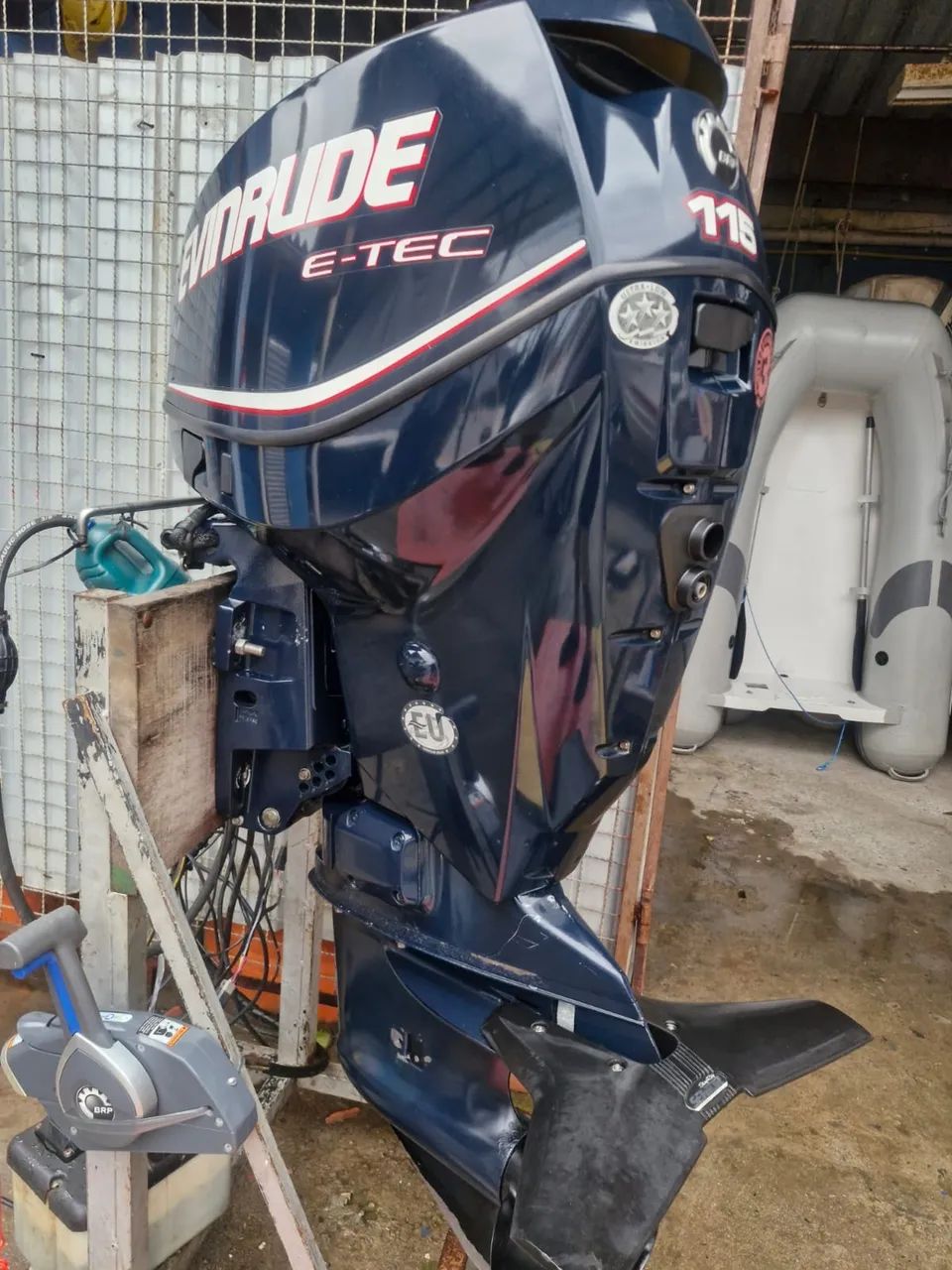 Motor popa Evinrude E-TEC 115 HP