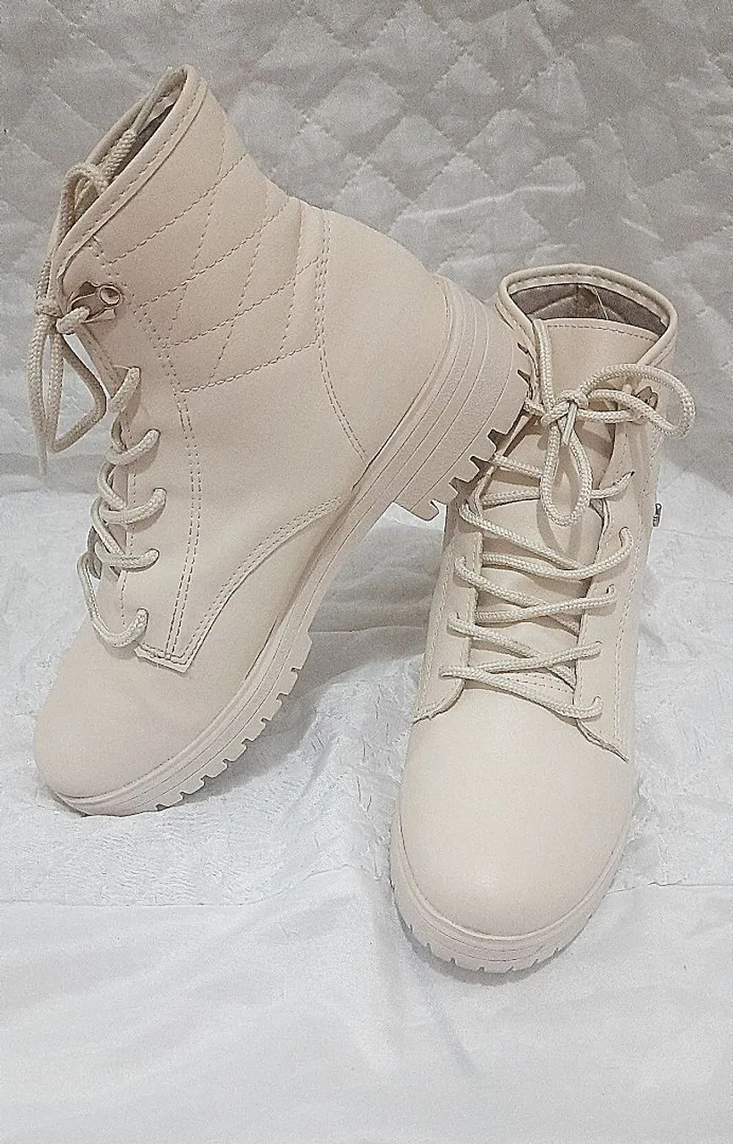 Botas Femininas Bege Tamanho 35