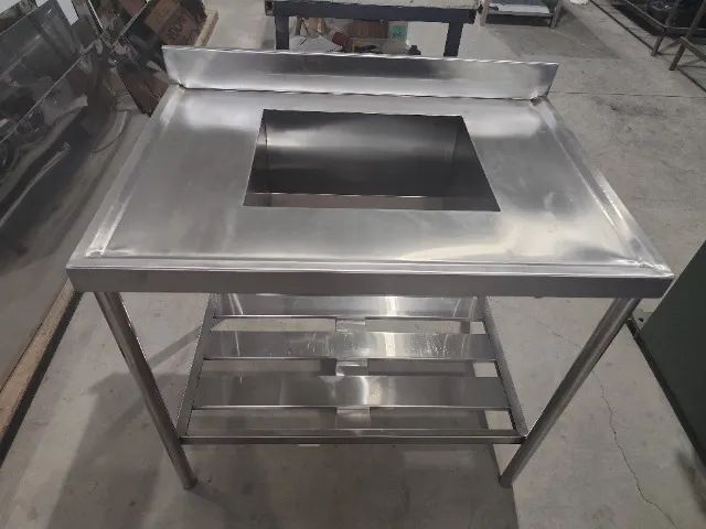 Pia compacta feita em Aço inox - 1,10m com prateleira - Foto 2