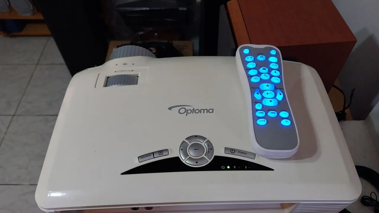 Projetor optoma hb20  semi novo.