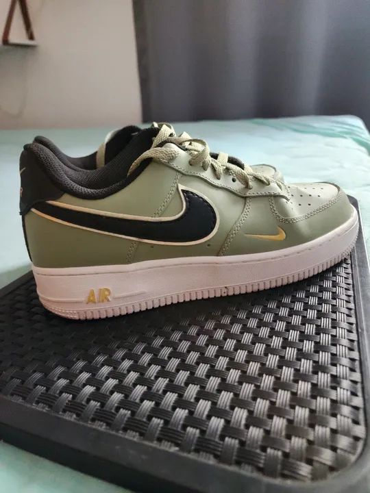 Tênis Nike Air Force 1 '07 LV8 Metallic Swoosh Pack - Oil Green