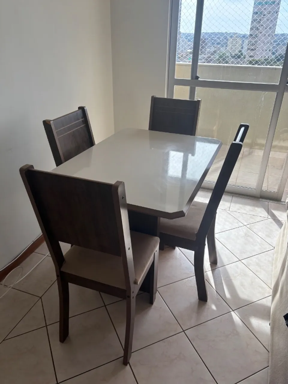 Mesa de Jantar 4 lugares Seminova