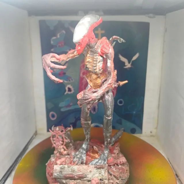 duas figuras alien em ferro com bases para venda  - Foto 4