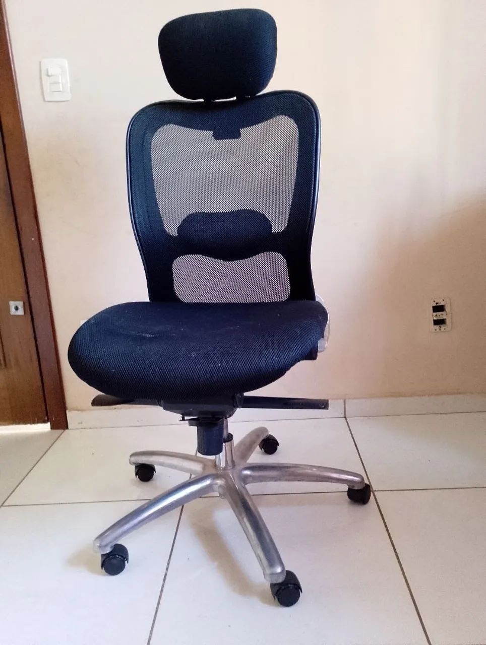 Cadeira de Escritório Ergonômica e Confortável reclinável 