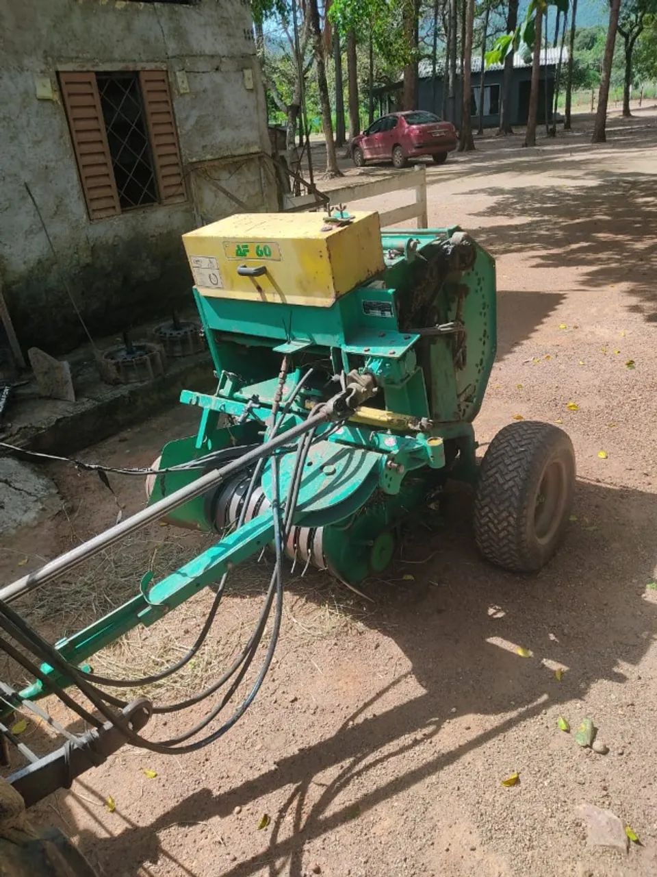 Vende-se enfardadeira de feno Agro Forn AF60 