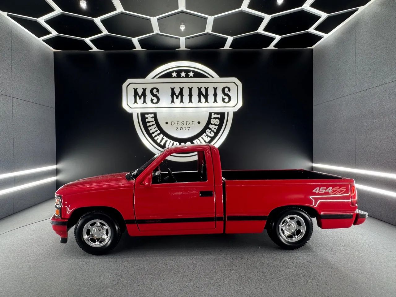 Miniatura Chevrolet Silverado escala 1/24 Maisto R$250,00 - Foto 5