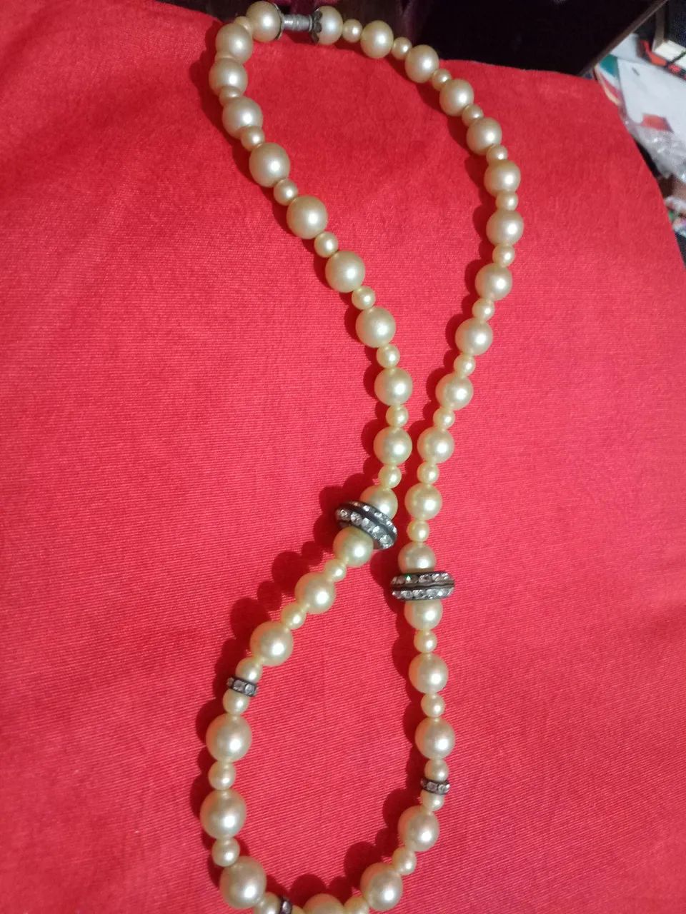 VINTAGE. Colar de pérolas com detalhes em strass - Foto 4