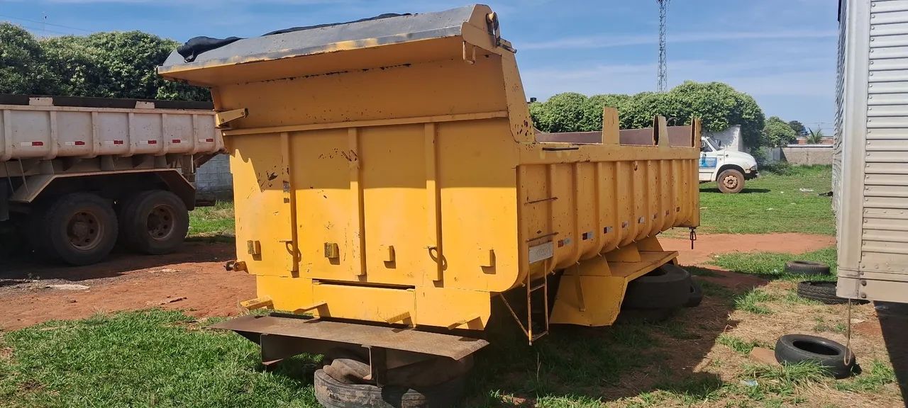 Cacamba Rosseti 10 mtrs com leque, porteira e e completa.