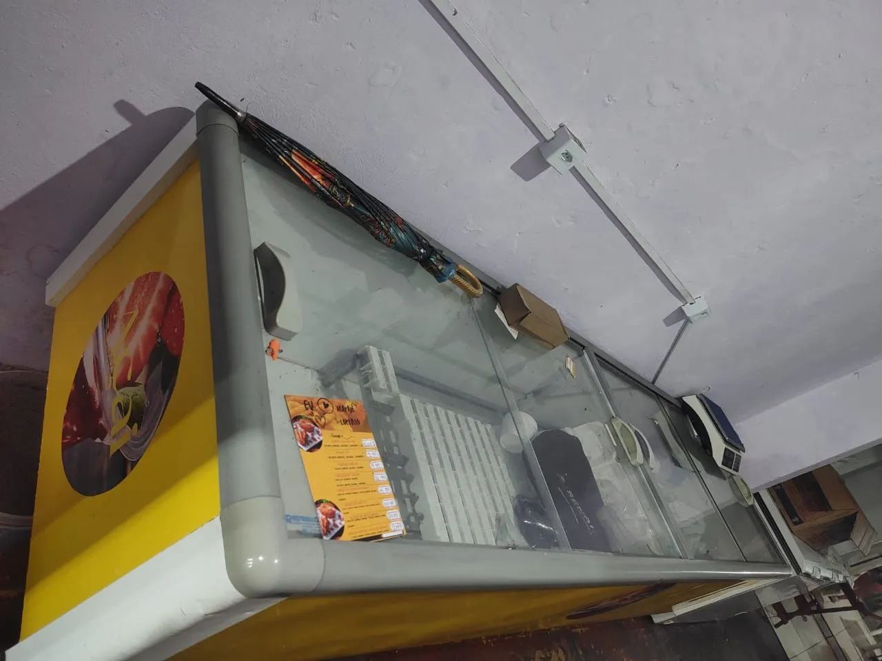 Freezer formato prancha em perfeito funcionamento 