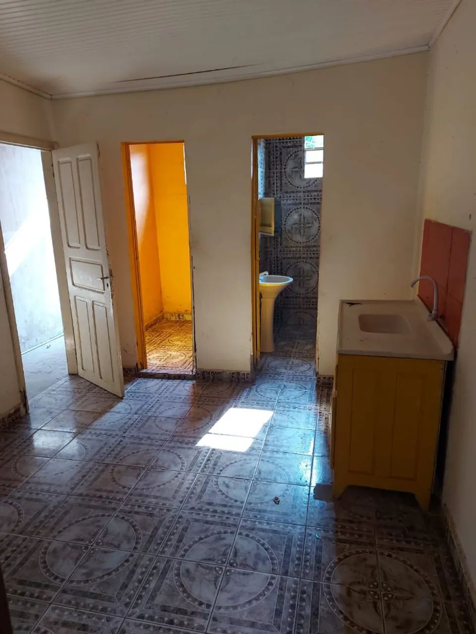 Aluga-se quitinete para casal sem filhos e sem animais. - Foto 4