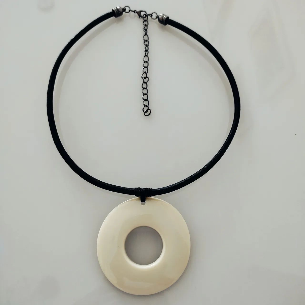 Colar Feminino com Pingente Circular