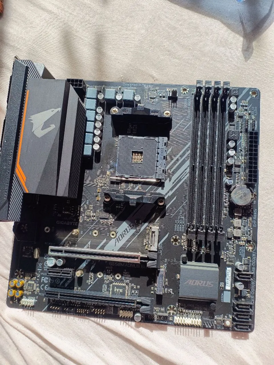 Placa-mãe B550M AORUS ELITE