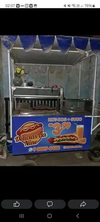Carrinho de hot dog e salgados 