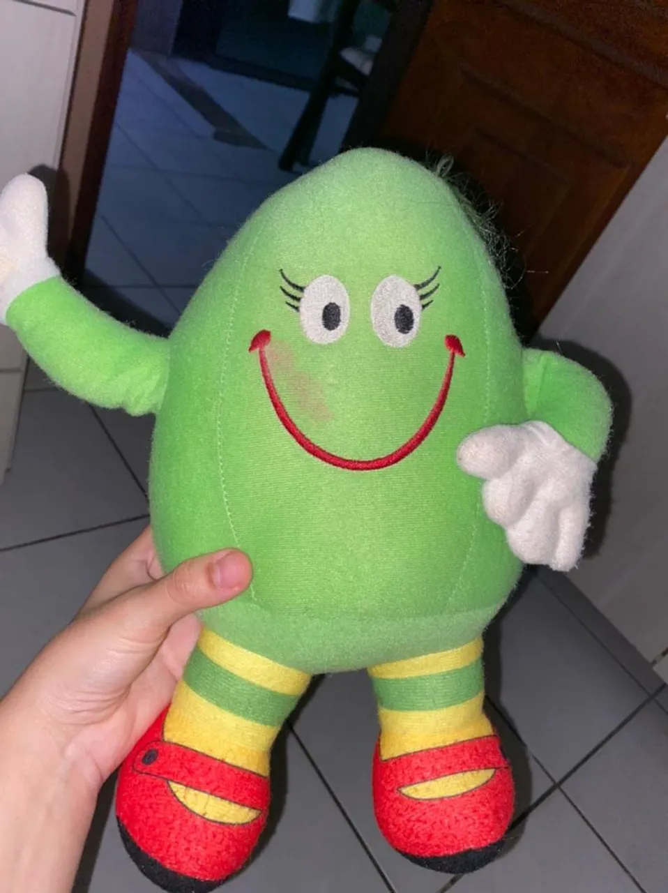 Pelúcia Fofinha com Detalhes Coloridos