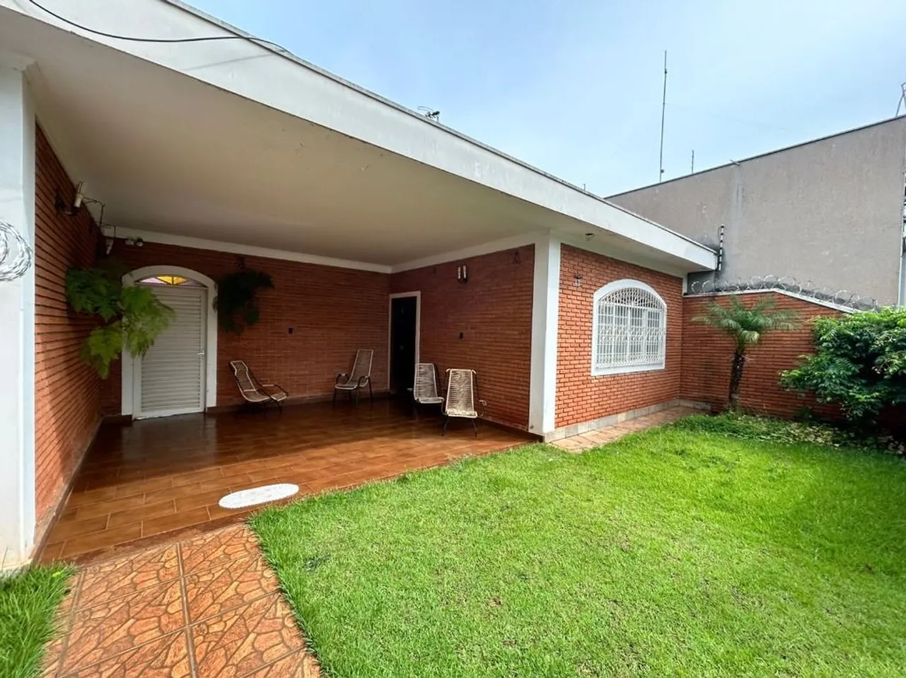 Casa com 3 dormitórios à venda, 141 m² por R$ 595.000 - Parque dos Bandeirantes - Ribeirão