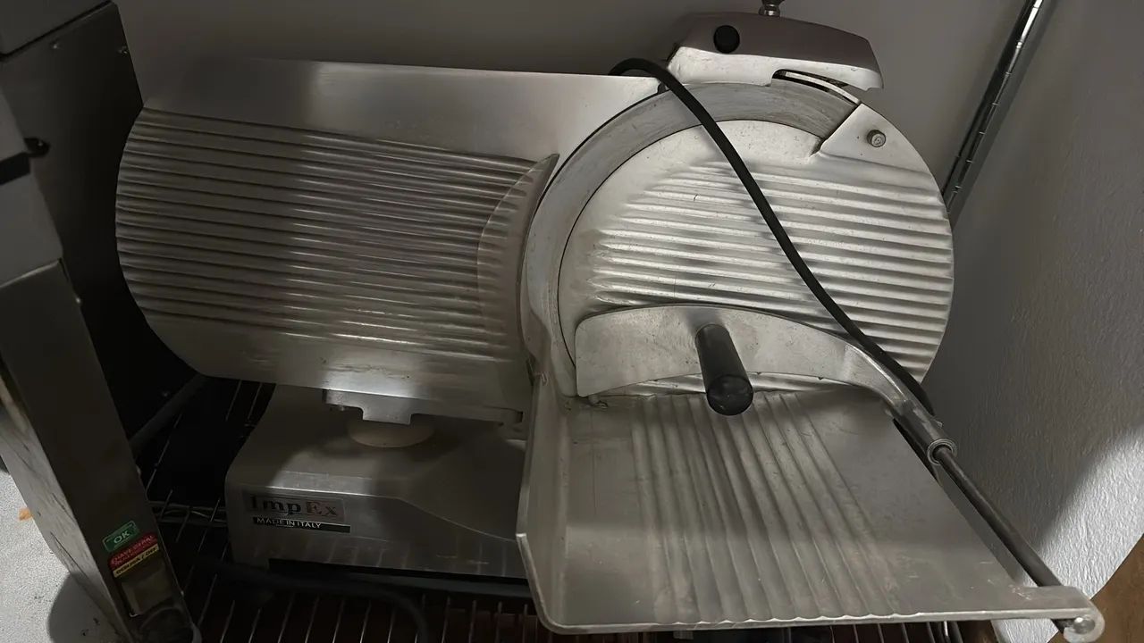 Fatiadora de frios Impex C300