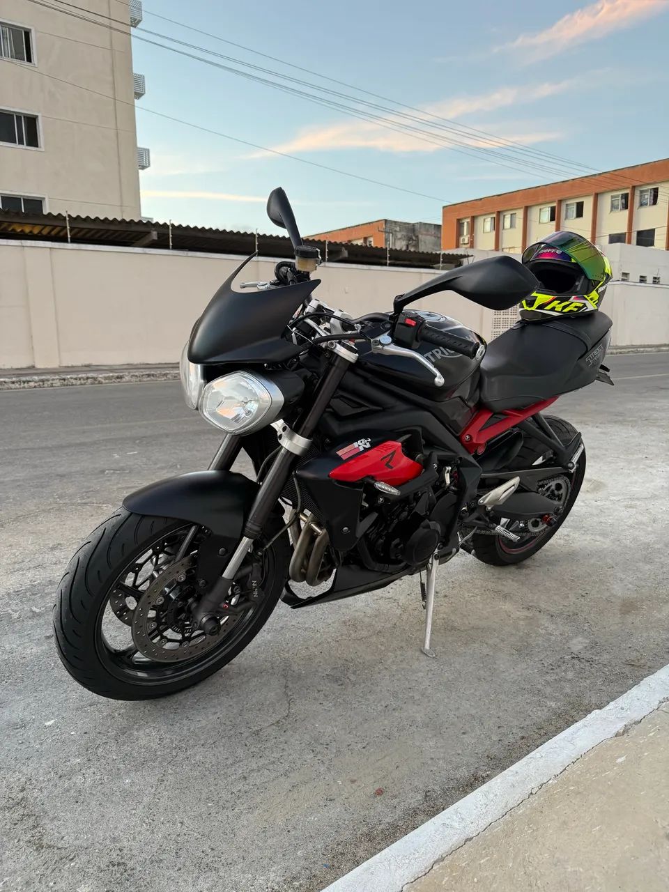 Triumph 675r triple street
