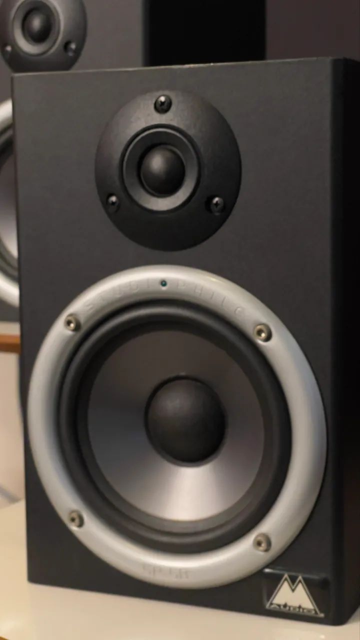 02 Monitores  M Audio Studio Phile Bx5 (Comprado no Japão) - Foto 2