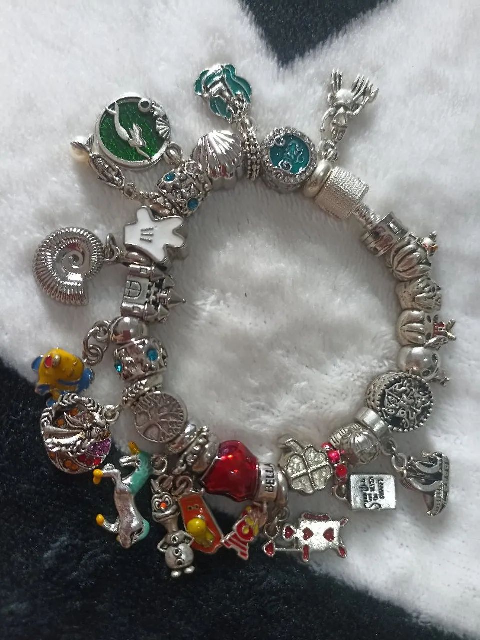 Pulseira Disney com 30 berloques 
