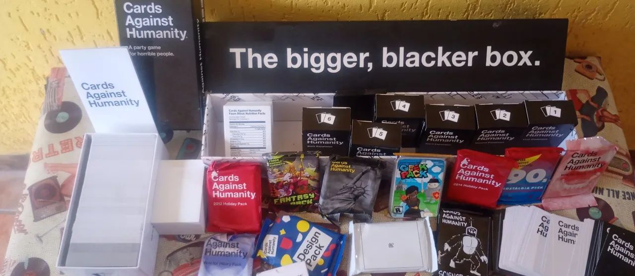 Cards Against Humanity + 6 Expansões + Bigger Blacker Box - Coleção barato 