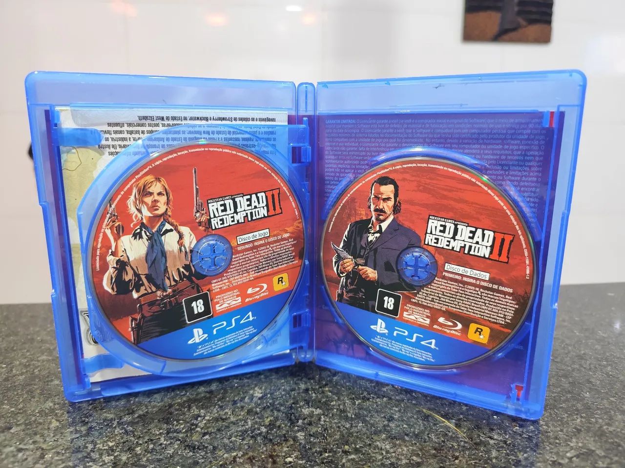 Red dead 2 com mapa 2 cds  original Playstation 4 - Foto 3