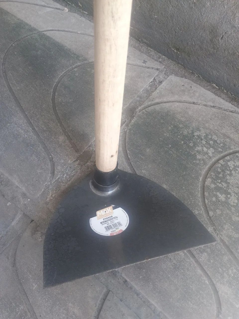 Enxada nova pra retirada no local 