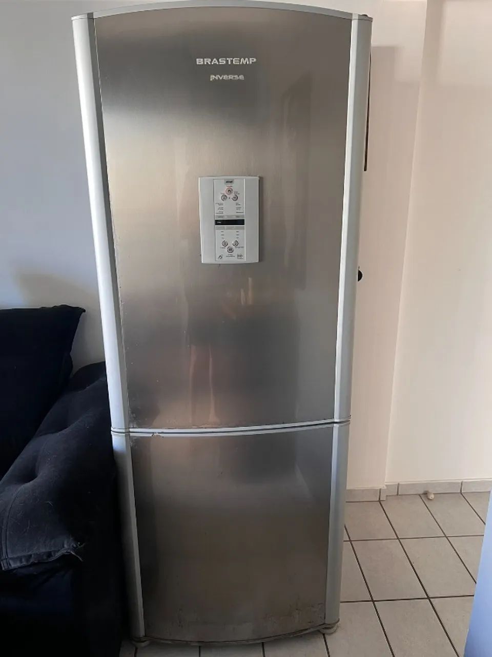 Geladeira BRASTEMP inverse, 425 litros,  COM DEFEITO,(ela não congela, está apenas refrige