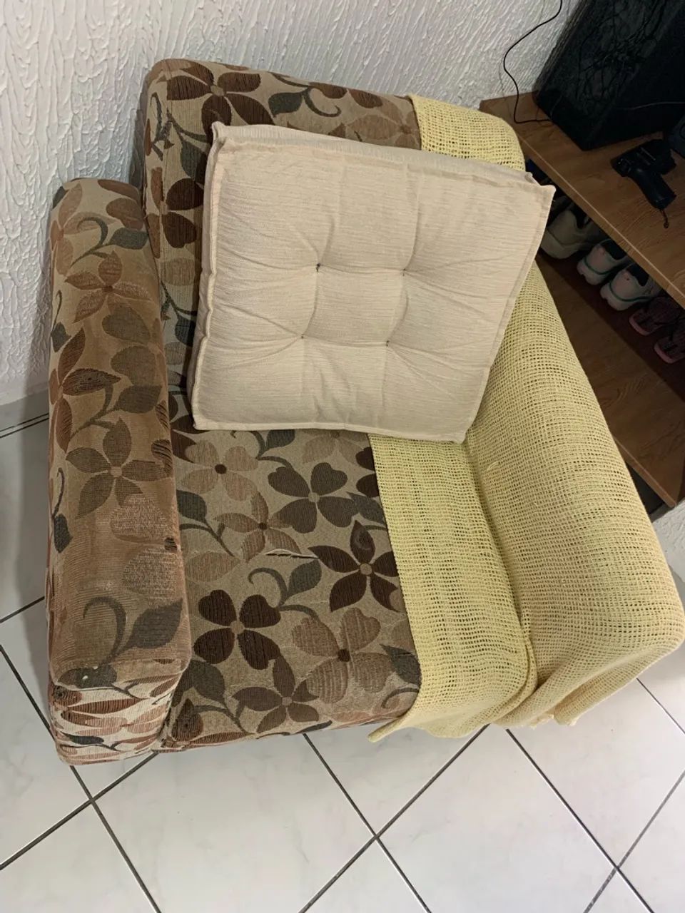 Poltrona Decorativa Giratória Usada - Bom Custo-Benefício - Foto 4