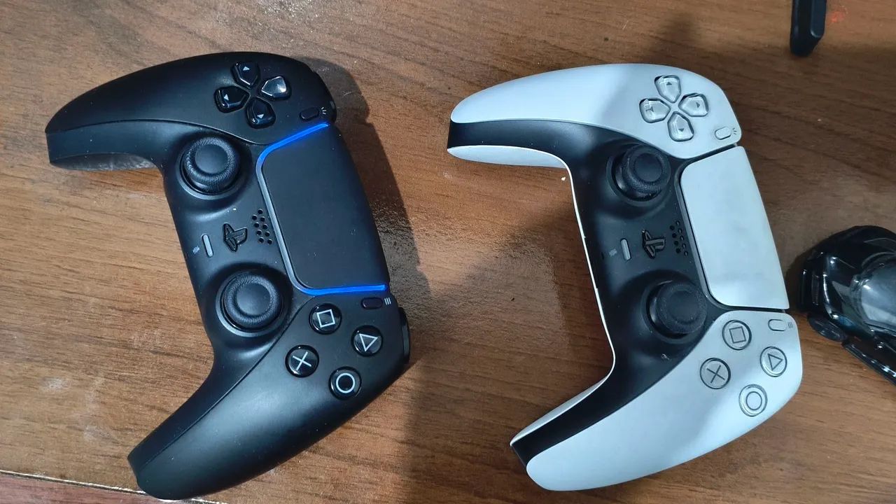 PS5 SLIM com 2 controles e ps plus - Foto 2