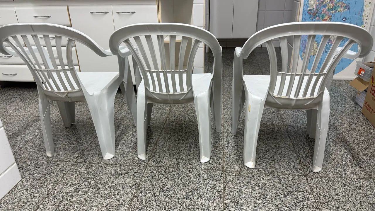3 Cadeiras de Plástico  - Foto 3