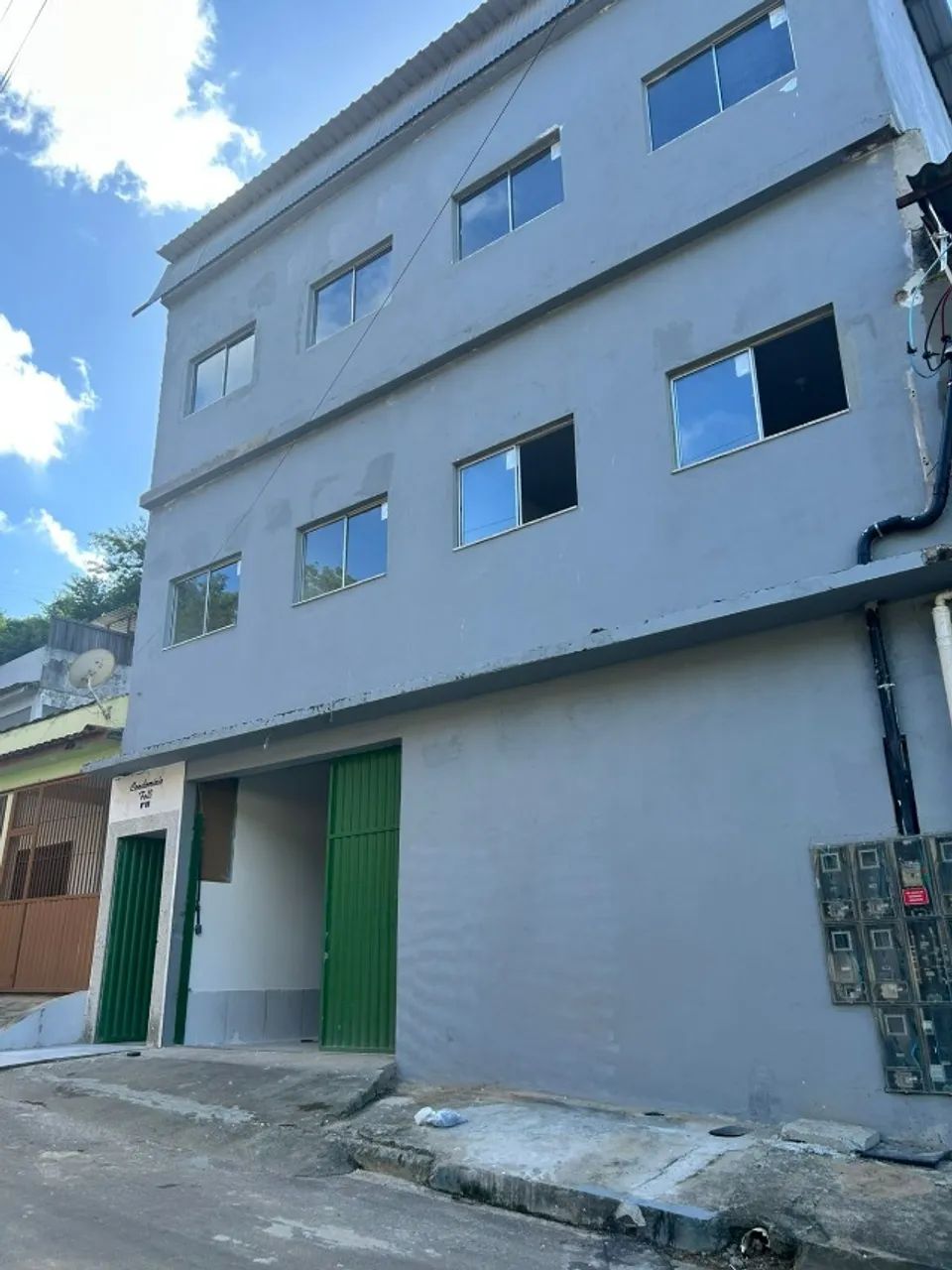 Aluga-se apartamento de 01 quarto.
