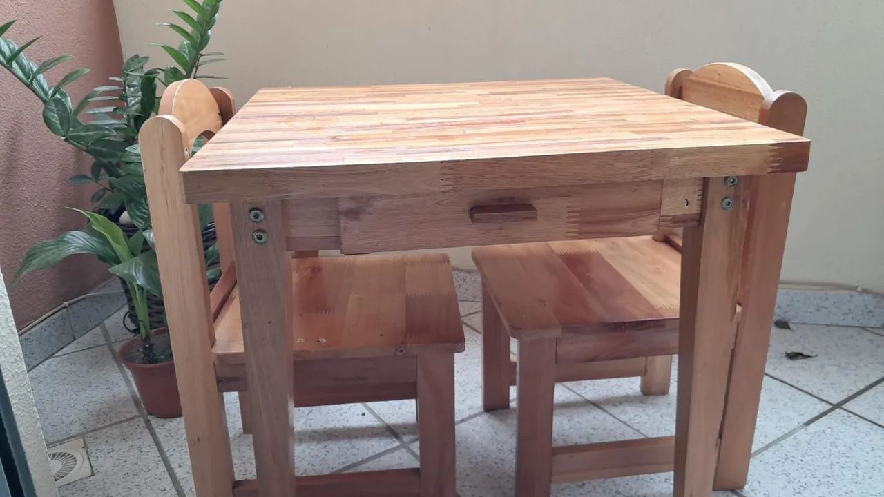 MESA INFANTIL DE MADEIRA MACIÇA - Foto 2