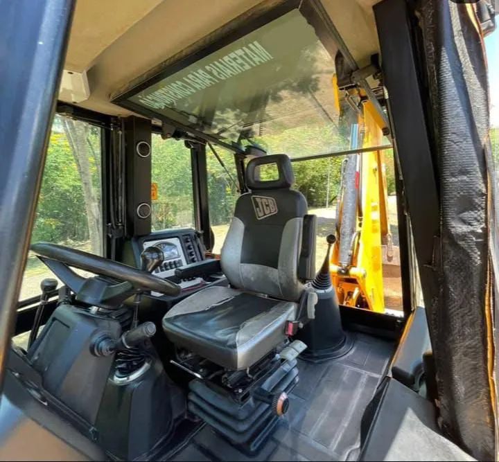 Retroescavadeira - Foto 3