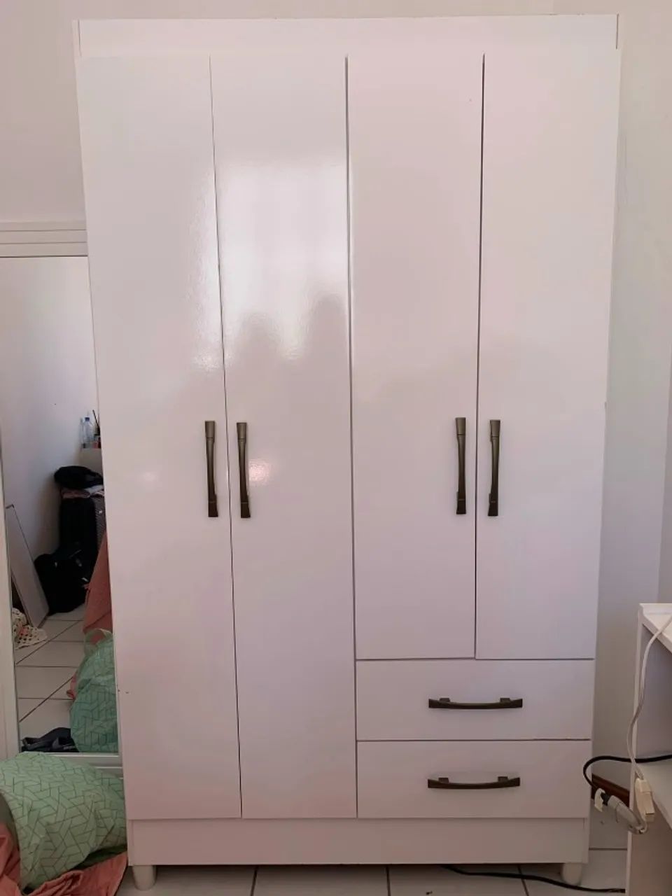 Guarda roupa branco 4 portas 2 gavetas - Foto 3