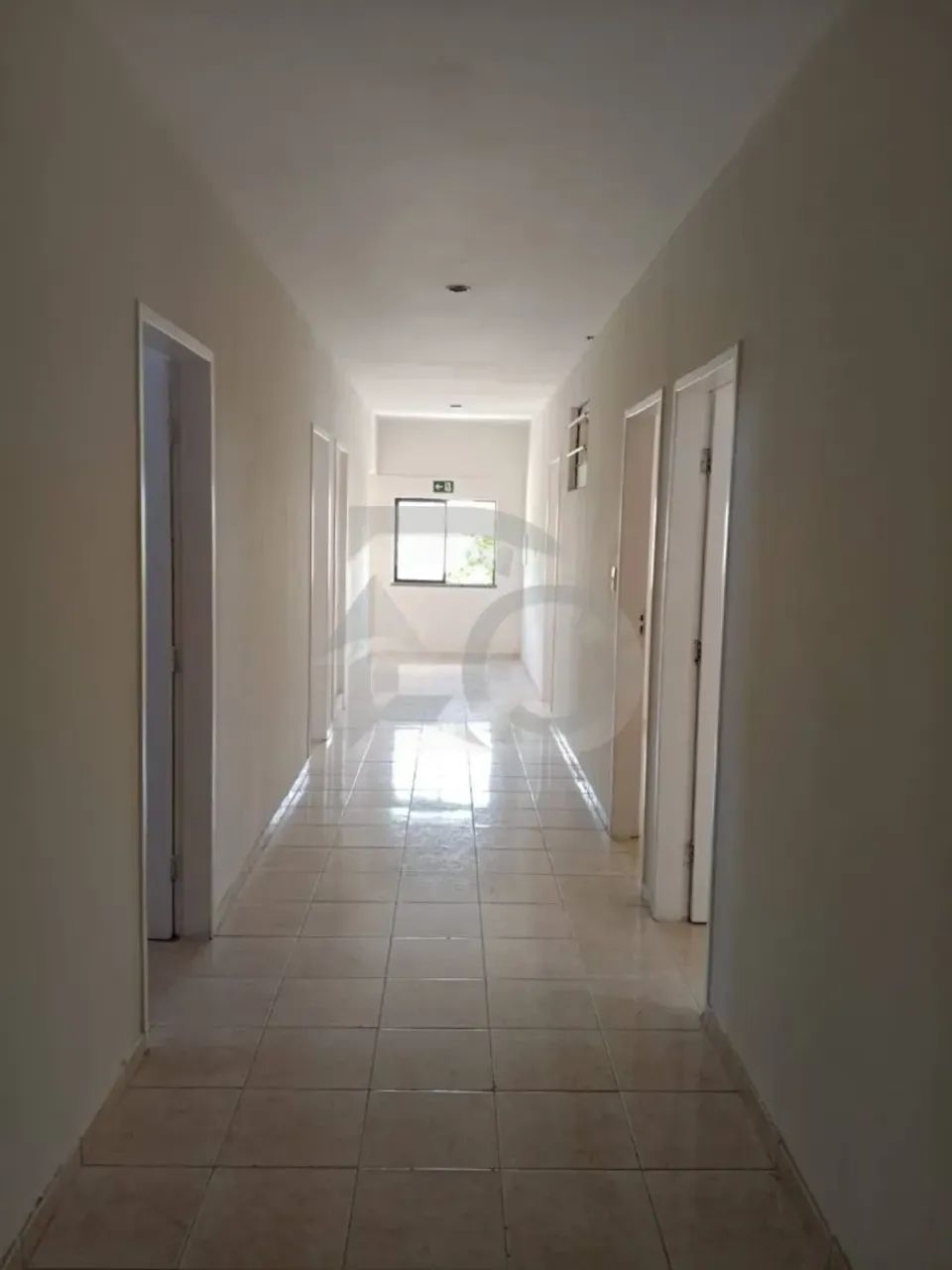 Ponto Comercial no Bairro Farolândia com 540m², 13 Banheiros e 3 Garagens.