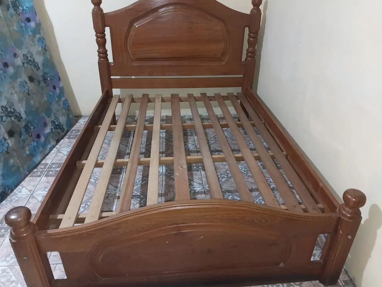 Cama de madeira de movelaria 