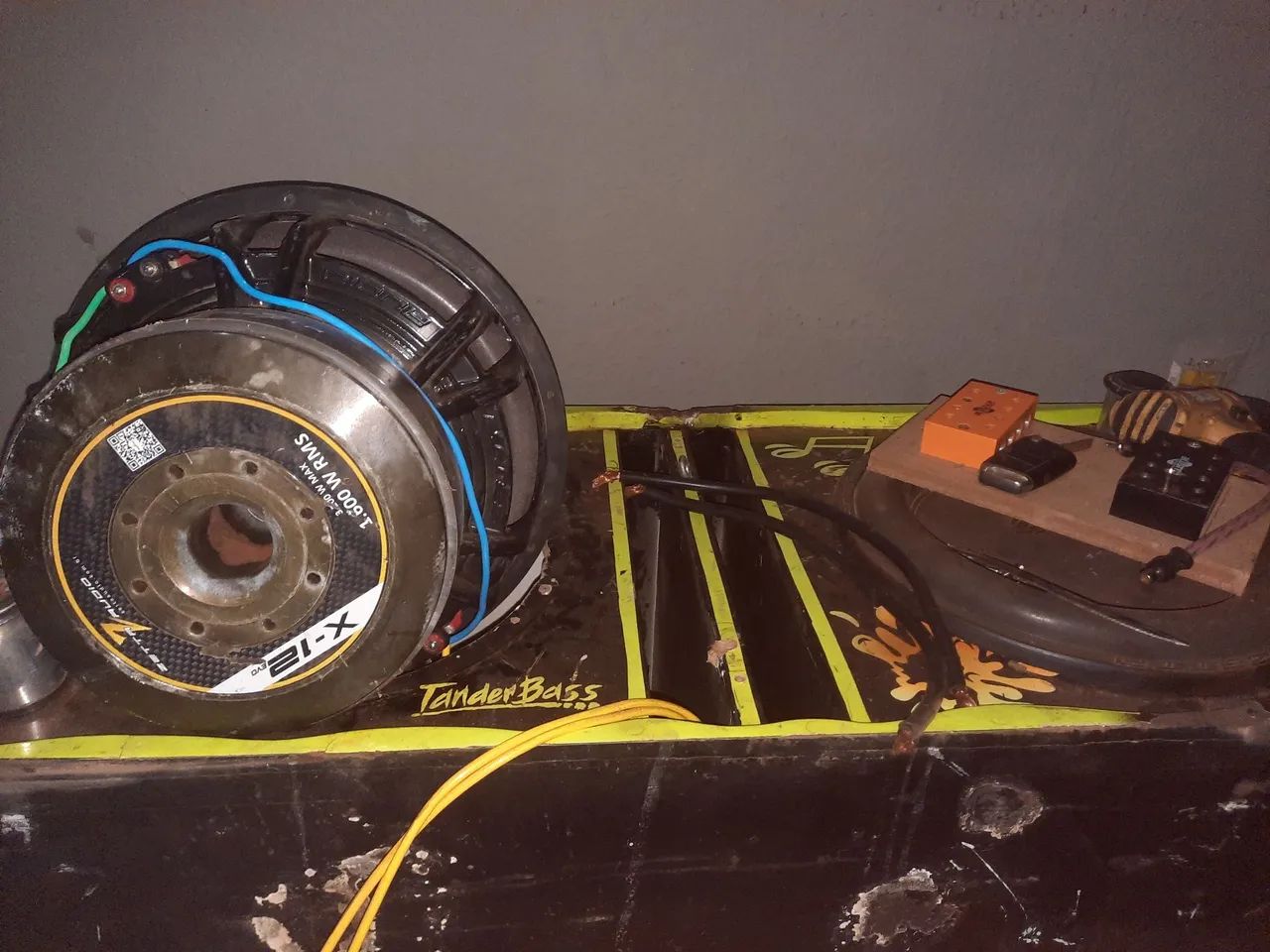 Vende-se caixa de grave com 2 grave zetta 1600 RMS 2.000. sem  chama noWhats * - Foto 2